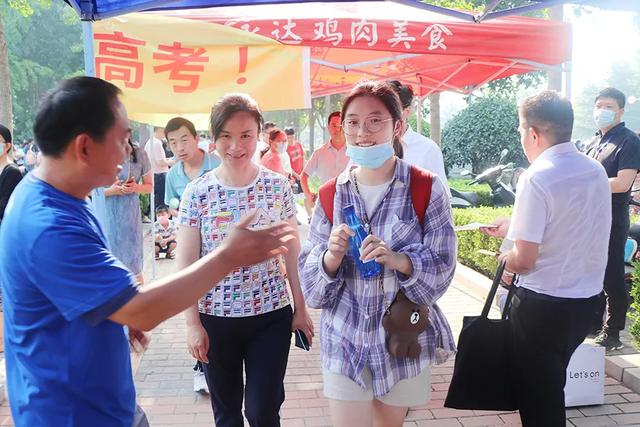 企业风采 _ 2020高考开战，可蓝矿泉水甘甜助力_学员企业_学员展示_新商界管理教育-005-ef9e52780f1d4ef3b11c1d773bc2e10f.png