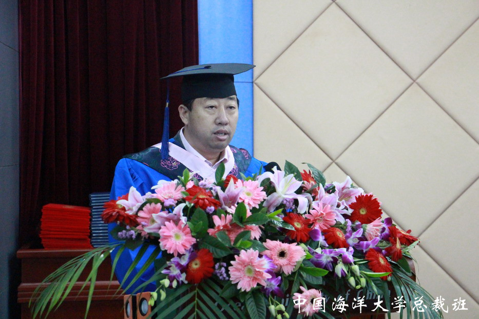 青岛宝丰集团董事长孙岐彬同学代表总裁七班同学发言