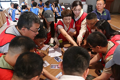 新商界32班“点燃激情，演绎梦想”拓展训练