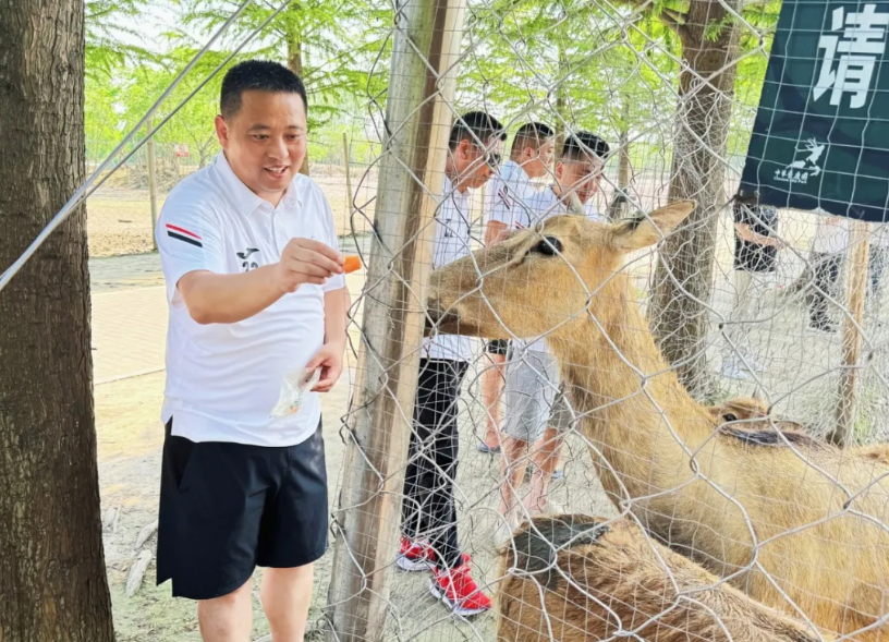 青岛新商界足球俱乐部盐城研学：体育竞技与企业参访的融合之旅g