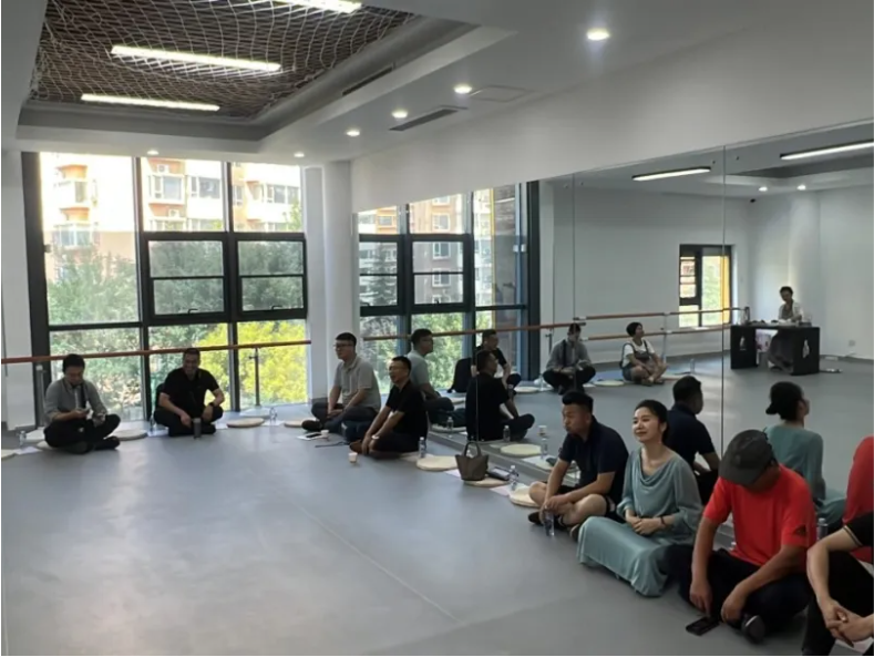 走进青岛恒德康成人艺术学苑