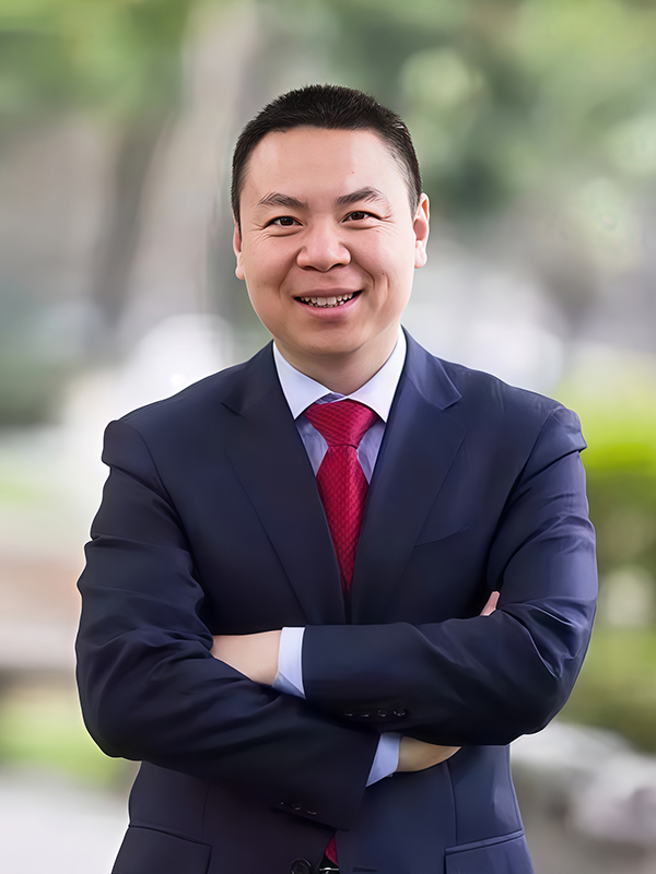 秦  毅